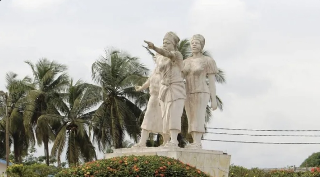 Grand-bassam (Statu de la marche des femmes)