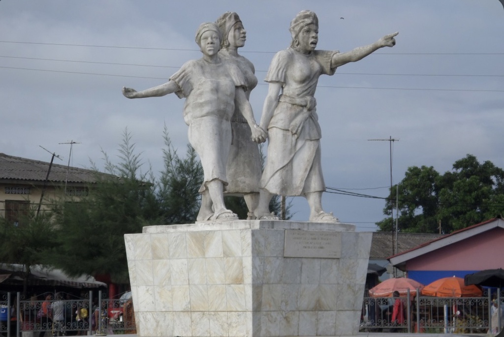 Grand-bassam (Statu de la marche des femmes)