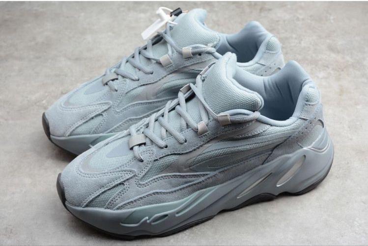 Yeezy 700 v2