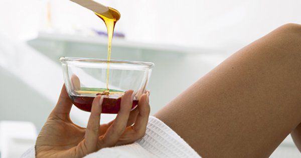 Epilation fesse + soins clarifiant à la Cire