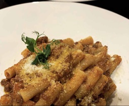 Rigatoni bolognaise