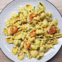 Salade de gambas fruités et sauce curry