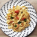 Salade de tagliatelles, gingembre et tomates séchées