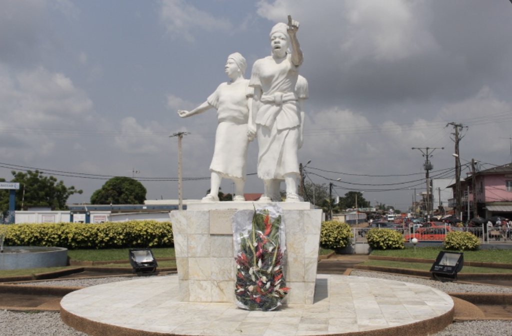 Grand-bassam (Statu de la marche des femmes)