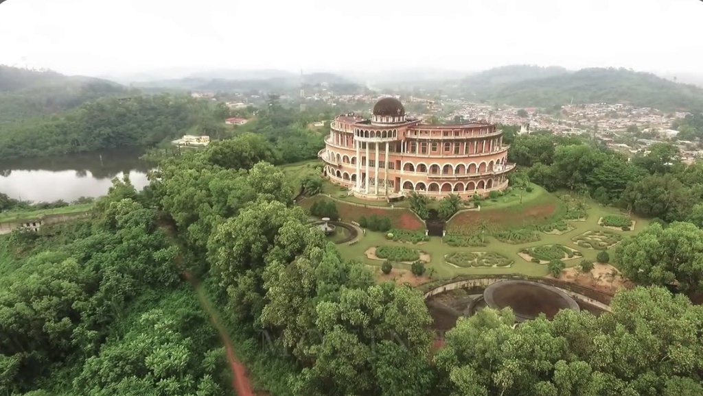 LE PALAIS DE LA " MONIN BIA"