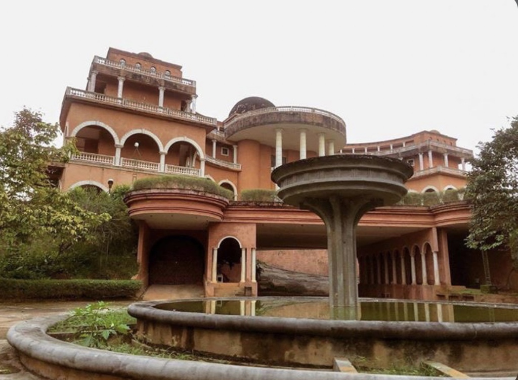 LE PALAIS DE LA " MONIN BIA"