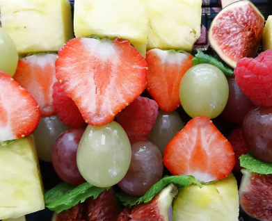 Plateau de 16 brochettes de 3 fruits