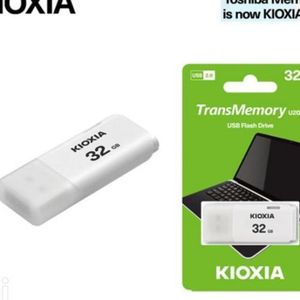 Clé USB KIOXIA 32 GB +  50 JEUX  PS2