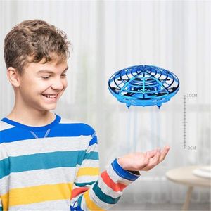 Mini OVNI Volant  RC Infrarouge À Détection De La Main Hélicoptère Anti-collision D'avions Induction Quadrirotor Jouets Pour Enfant