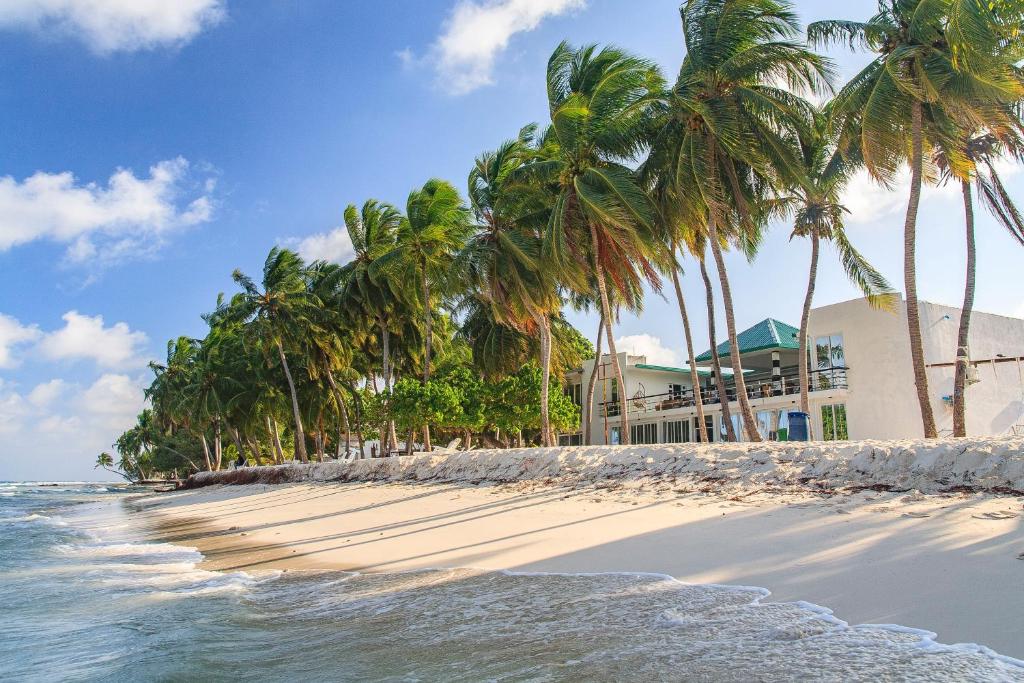 Plage De Bassam