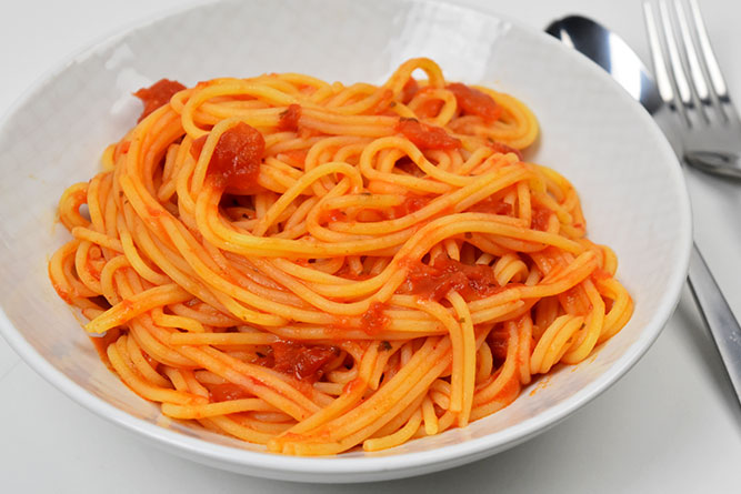Spaghetti Corte d'assisi, sauce tomate piquante au parmesan