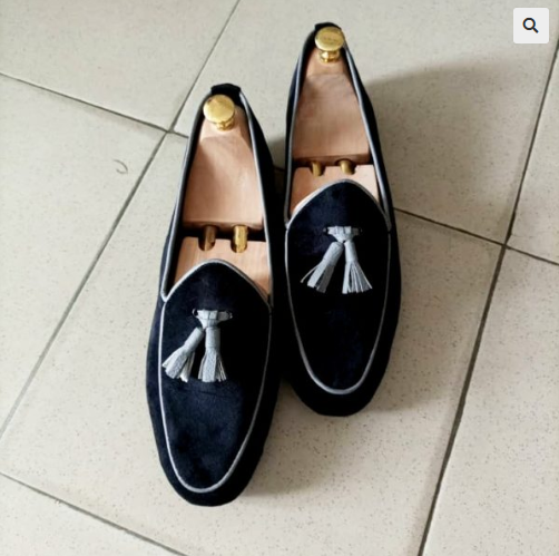 chaussures hommes- mocassin loafer noir bordure et pompon gris