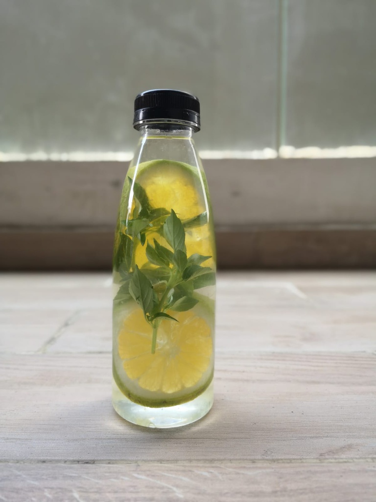 Eau détox orange, basilic