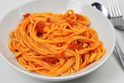 Spaghetti Corte d'assisi, sauce tomate piquante au parmesan