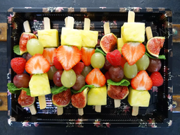 Plateau de 16 brochettes de 3 fruits