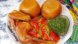 Demi poulet grillé a la togolaise djinkounmè aniwo ou piron rouge